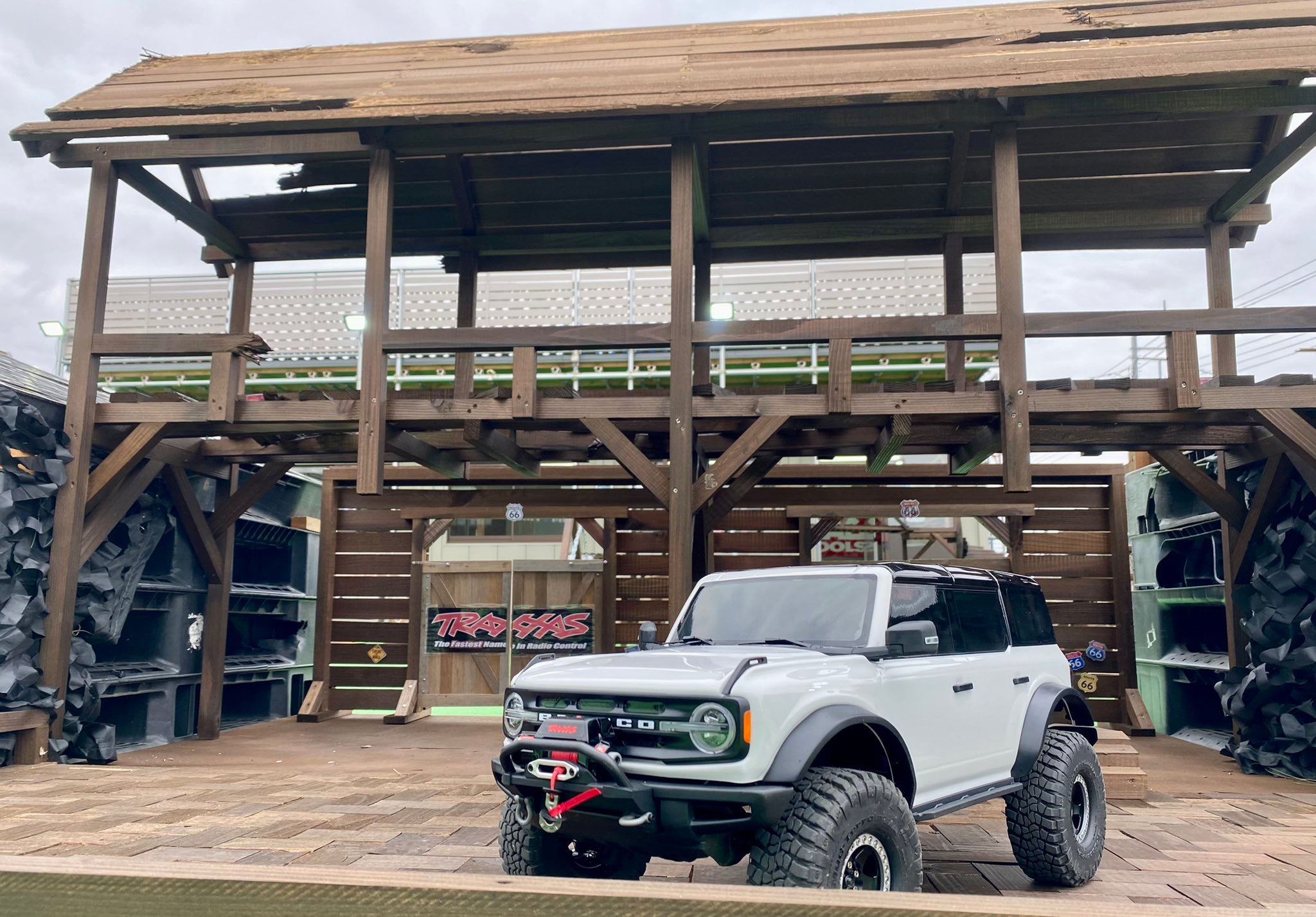 栃木県little craft様にてトラクサス体験走行会の様子✨ 当店も参加した4/29日初日はまさに大盛況❗️ 素晴らしいコースでトラクサスTRX4の脅威的な破走性、実車の様なリアリティを存分に体験して頂けたと思います👍 詳細はブログの続きをご覧ください。