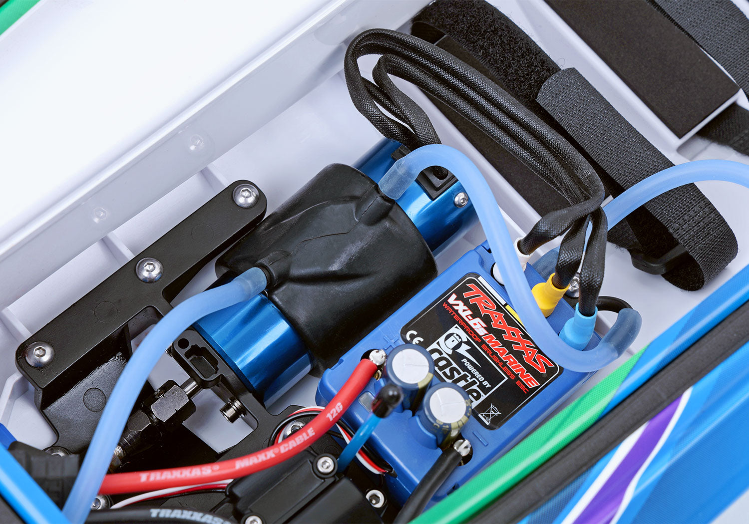 トラクサス スパルタンSR "高性能RTRレースボート、ブラシレス、TQ 2.4GHzプロポ、自動復元機能付き 103076-4 各色