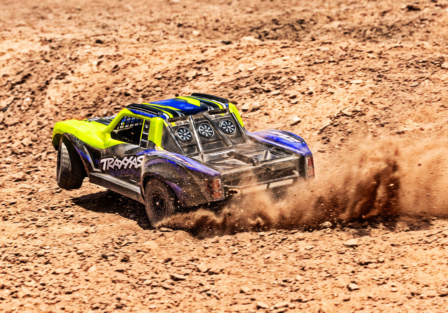 トラクサス ミニスラッシュ4X4 108164-1各色