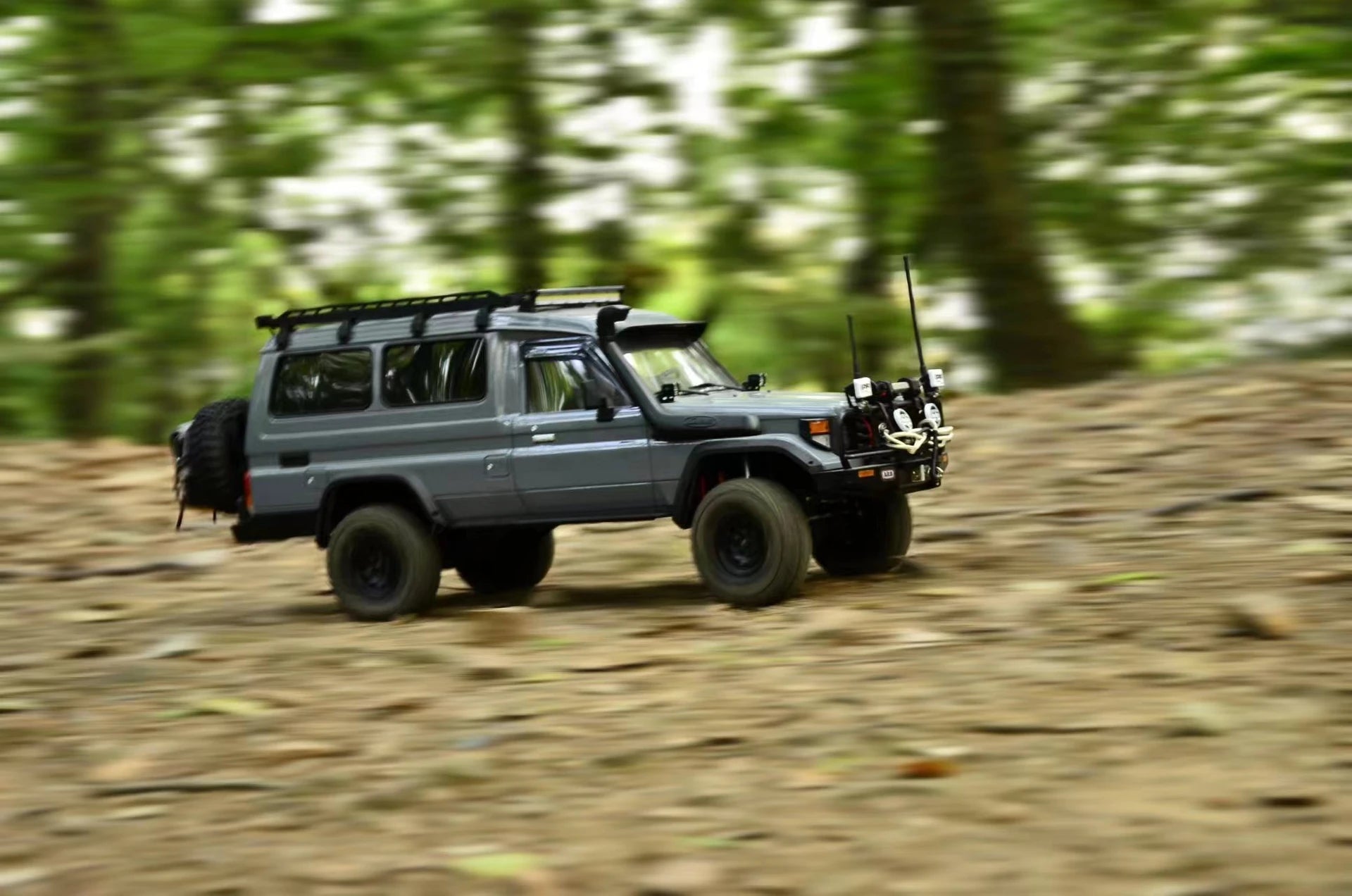 1/10 ランドクルーザー70 Lc75 トルゥープキャリア ボディ組み立てキット