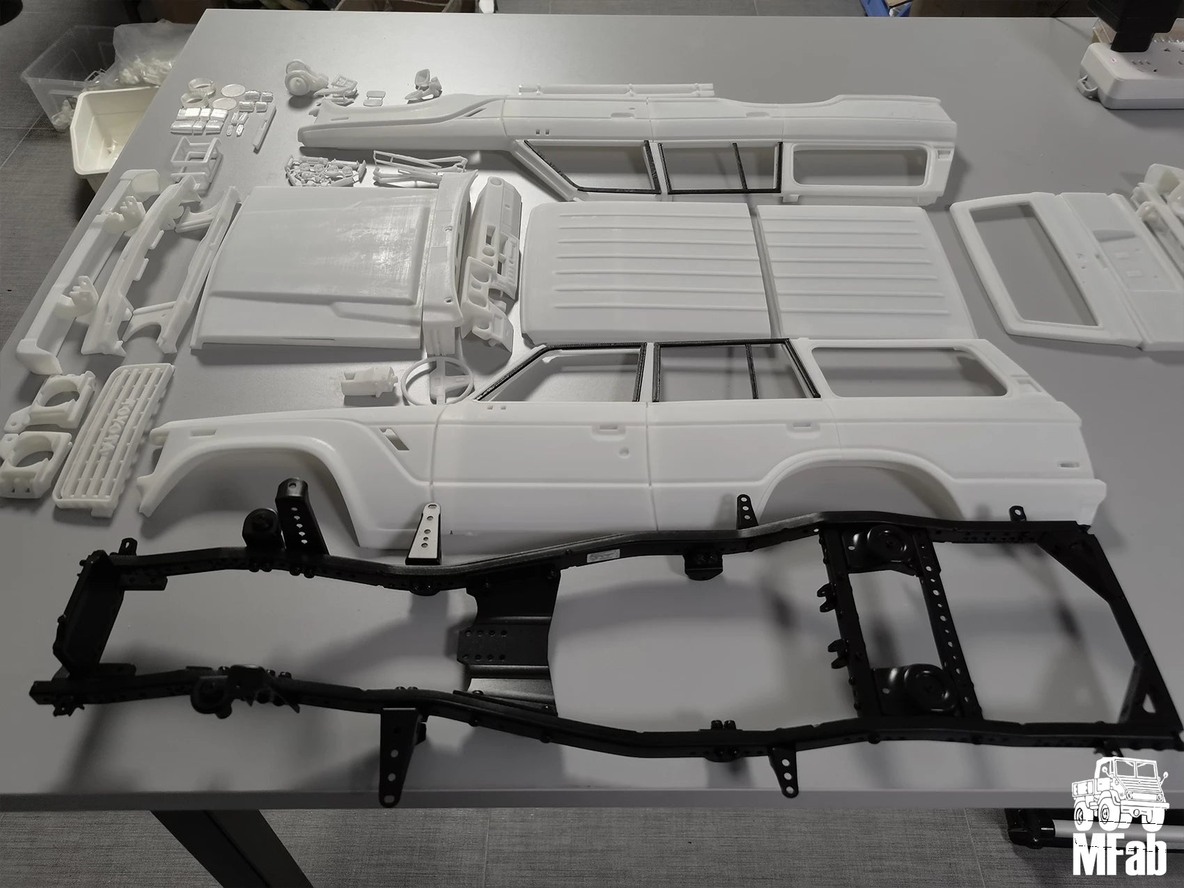 1/10 ランドクルーザー60 FJ60 ボディ組み立てキット