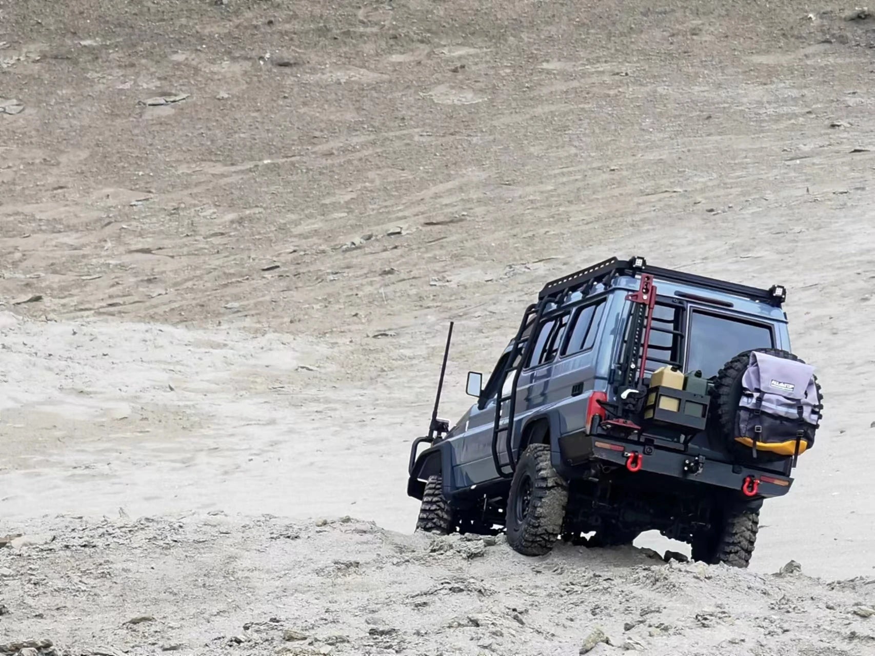 1/10 ランドクルーザー70 Lc75 トルゥープキャリア ボディ組み立てキット