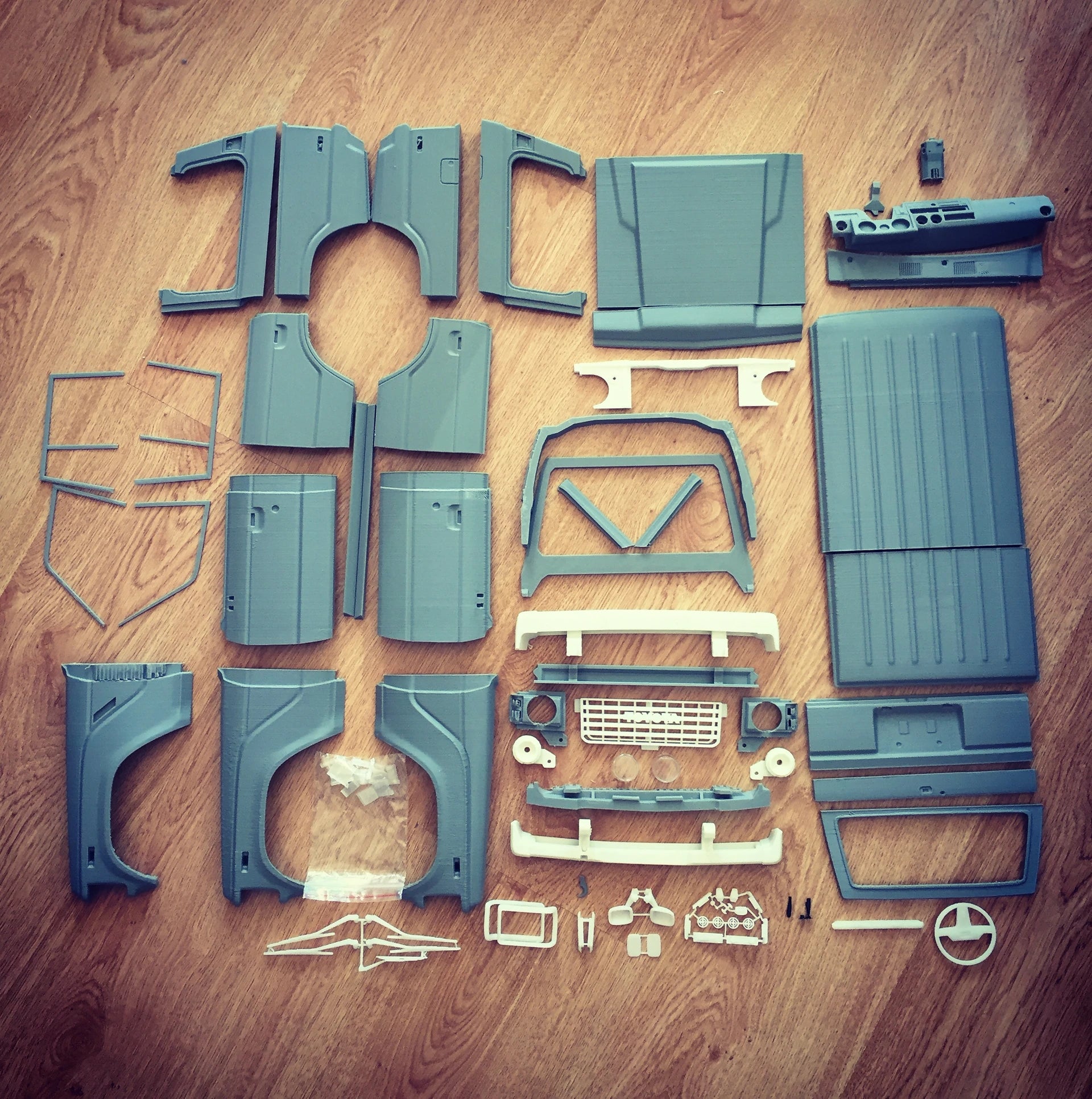 1/10 ランドクルーザー60 FJ60 ボディ組み立てキット