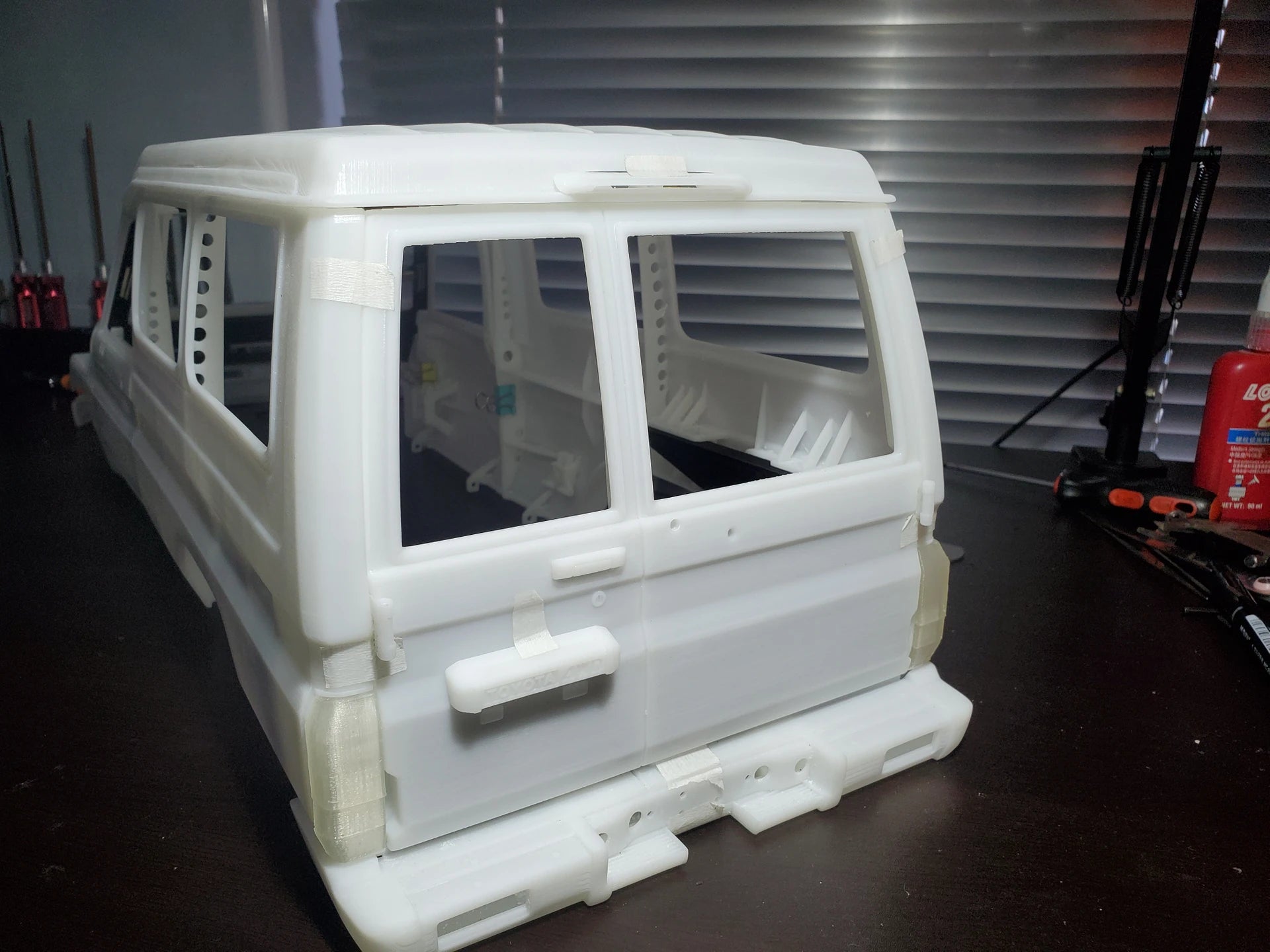 1/10 ランドクルーザー70 Lc75 トルゥープキャリア ボディ組み立てキット