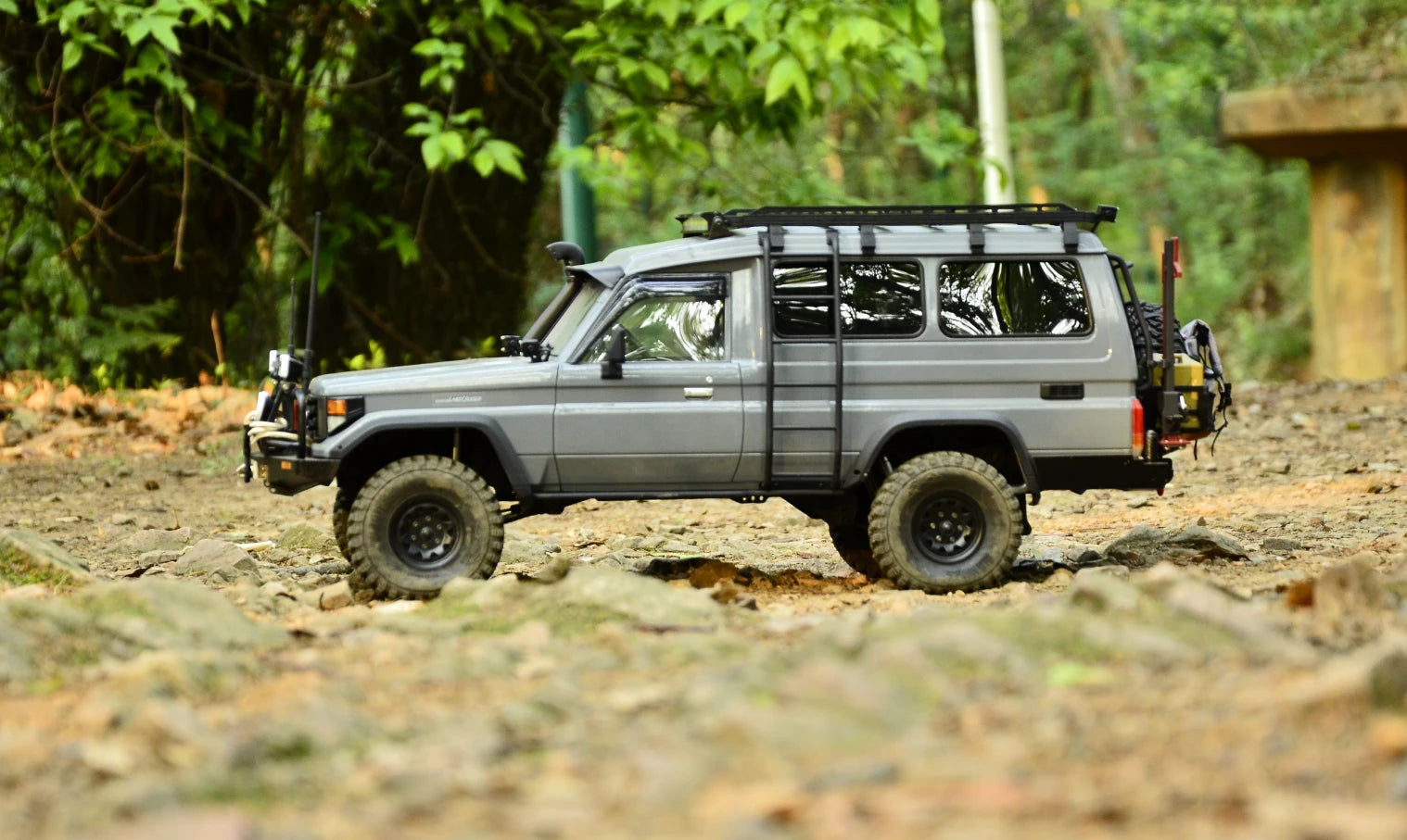 1/10 ランドクルーザー70 Lc75 トルゥープキャリア ボディ組み立てキット