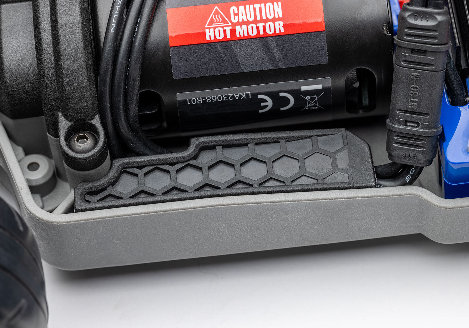 トラクサス 4-Tec 2.0 BL-2sシャーシ 83124-4