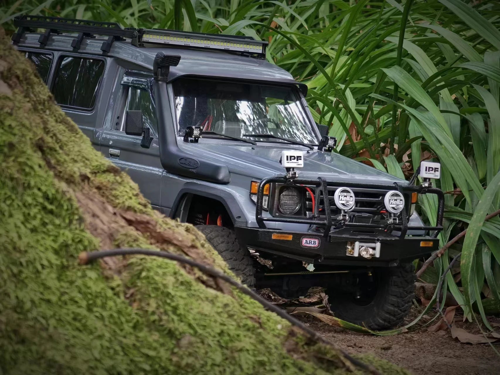 1/10 ランドクルーザー70 Lc75 トルゥープキャリア ボディ組み立てキット