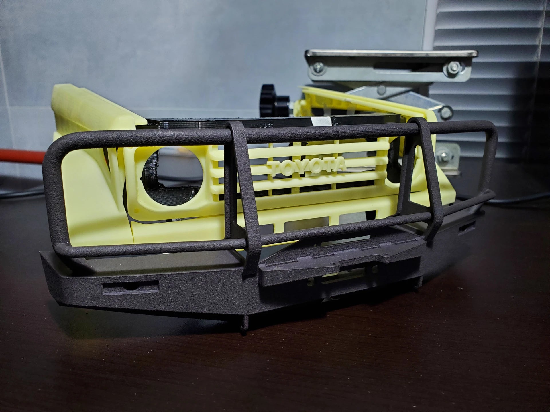 1/10 ランドクルーザー70 Lc75 トルゥープキャリア ボディ組み立てキット