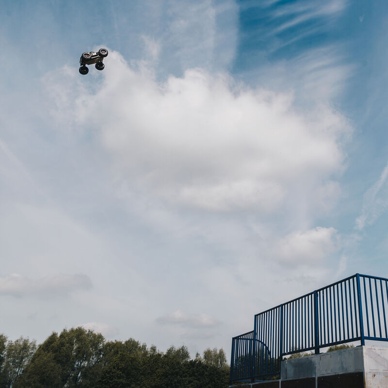 ARRMA 1/8 NOTORIOUS 6S 4X4 RTR ブラシレス スタント トラック ARA8611V5T1