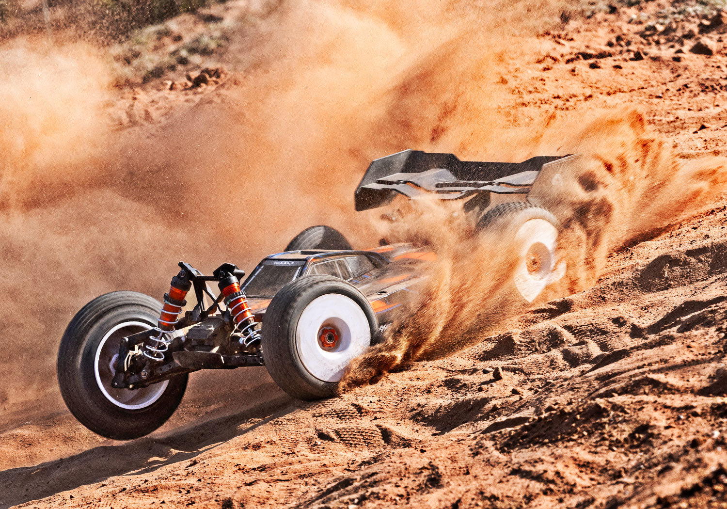 トラクサス 1/8 JATO  4X4 VXL  4sブラシレスモーター オフロード バギー 90386-4