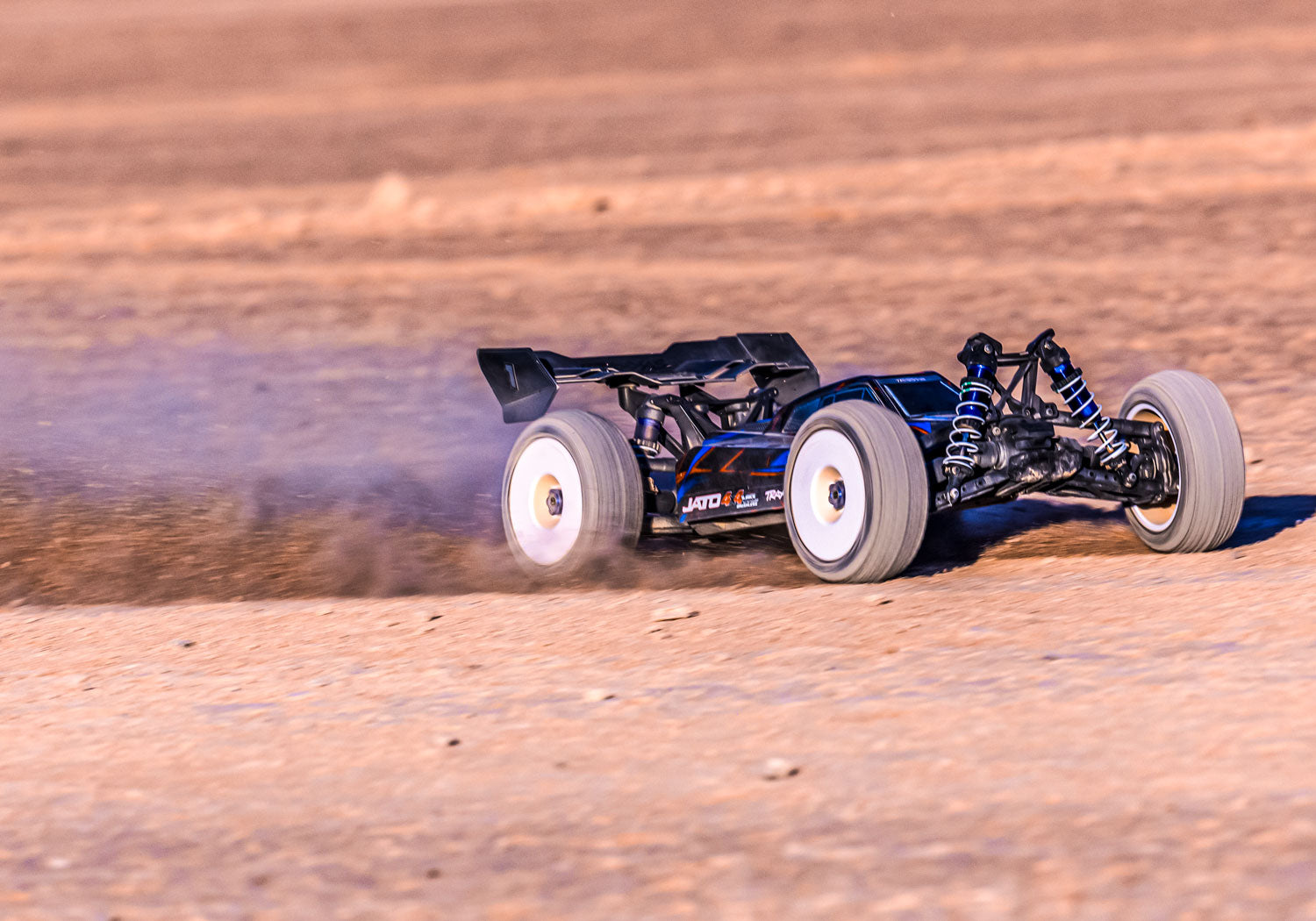 トラクサス 1/8 JATO  4X4 VXL  4sブラシレスモーター オフロード バギー 90386-4