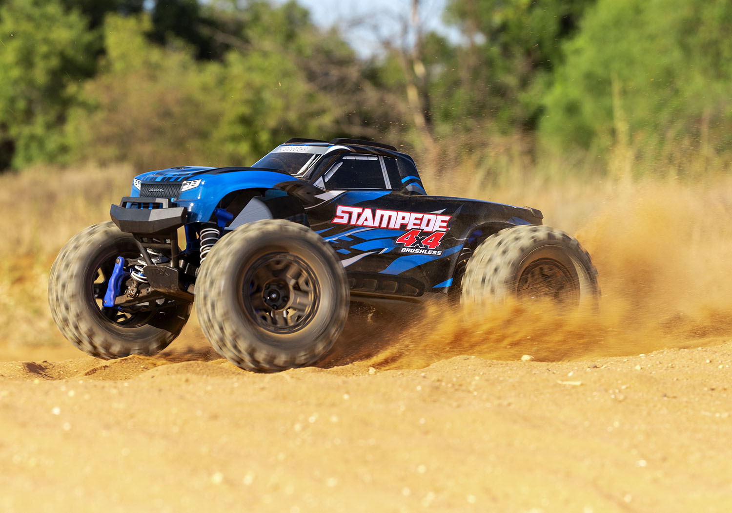 トラクサス 1/10  STAMPEDE RTR 塗装済み完成品  ブラシレスモーター モンスタートラック スタンピード Stampede 4X4  67154-4