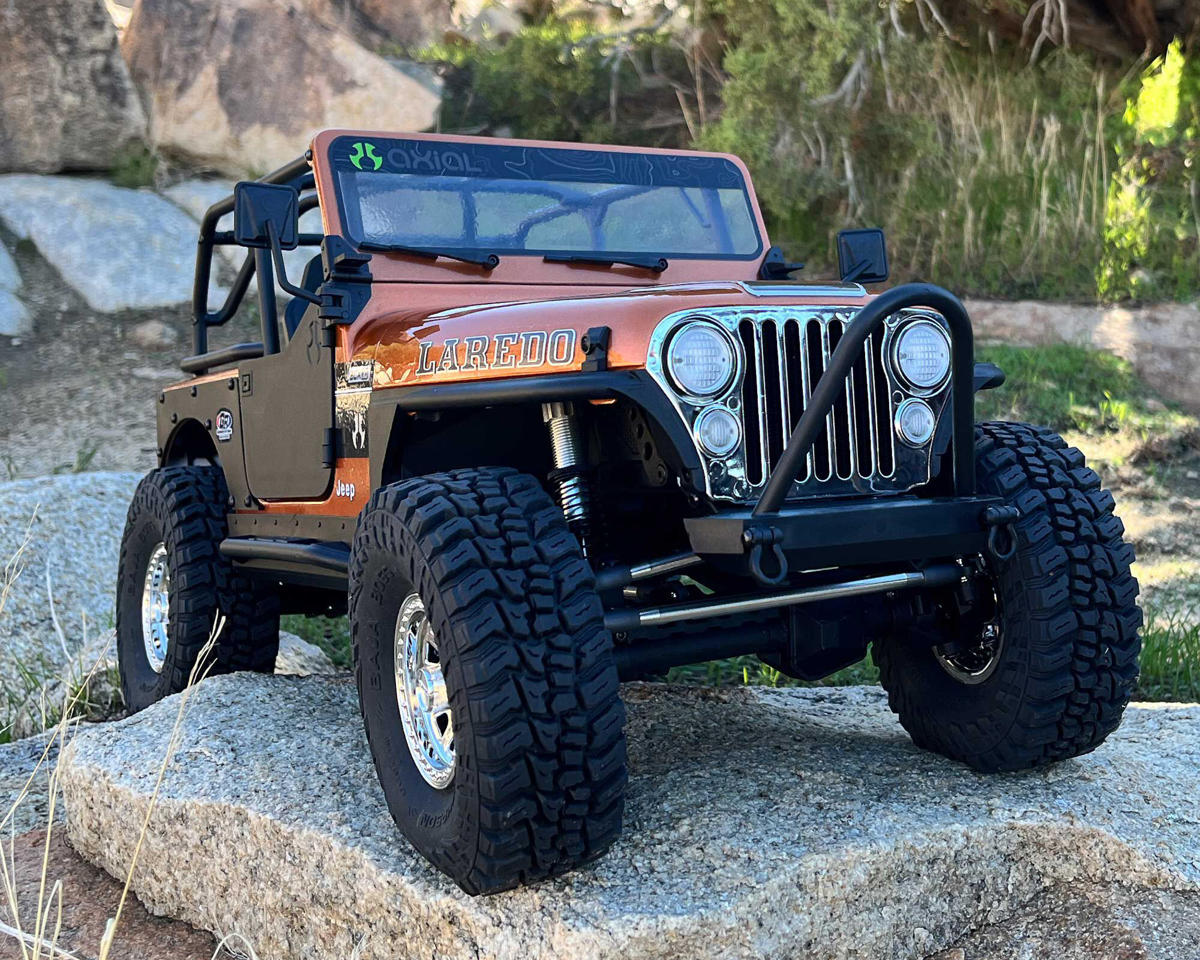 アキシャル 1/10 SCX10 III ジープ CJ-7 4WD ブラシ付き RTR、コッパー - RCTRAIL