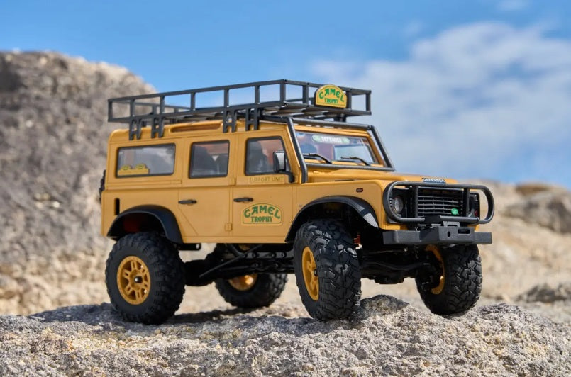 FMS 1:24 FCX24M ランドローバー ディフェンダーD110 キャメル トロフィー エディション RTR