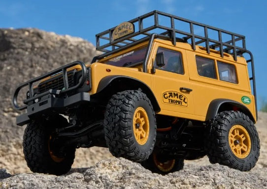 FMS 1:24 FCX24M ランドローバー ディフェンダーD90 キャメル トロフィー エディション RTR