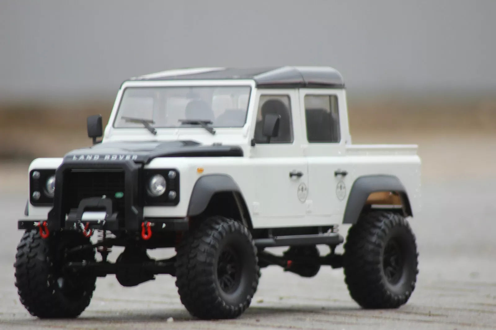 Double E 1/8スケール ランドローバー ディフェンダー D110 ホワイト ピックアップ仕様