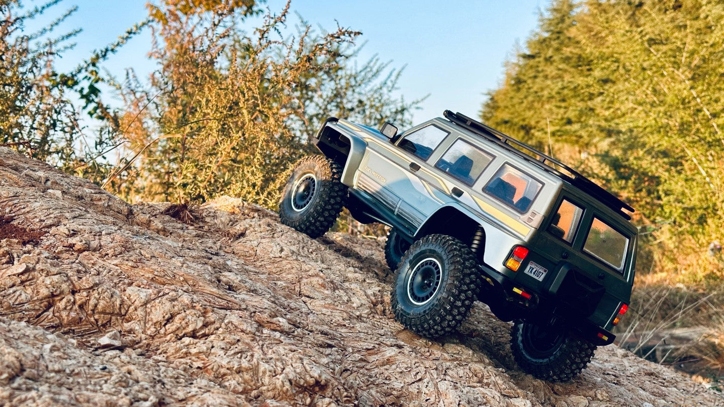 【新製品】YIKONG YK4107 1/10 4WD RCクローラー 日産 NISSAN サファリ パトロール 各色