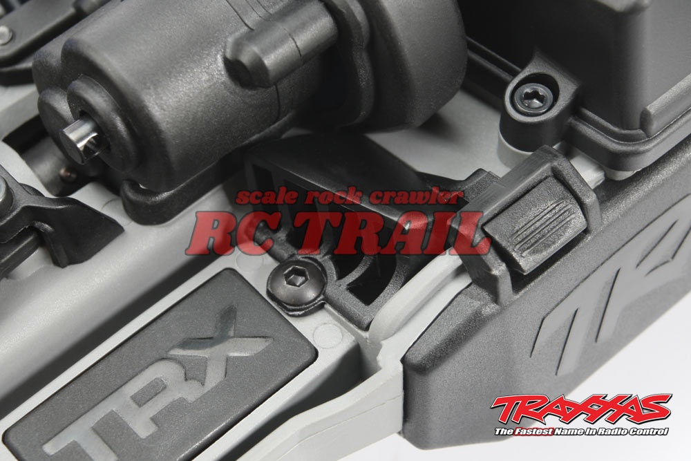 トラクサス E-Revo 1/16 4WD RTRトラック(オレンジ)バッテリー+充電器付き 71054-1 - RCTRAIL