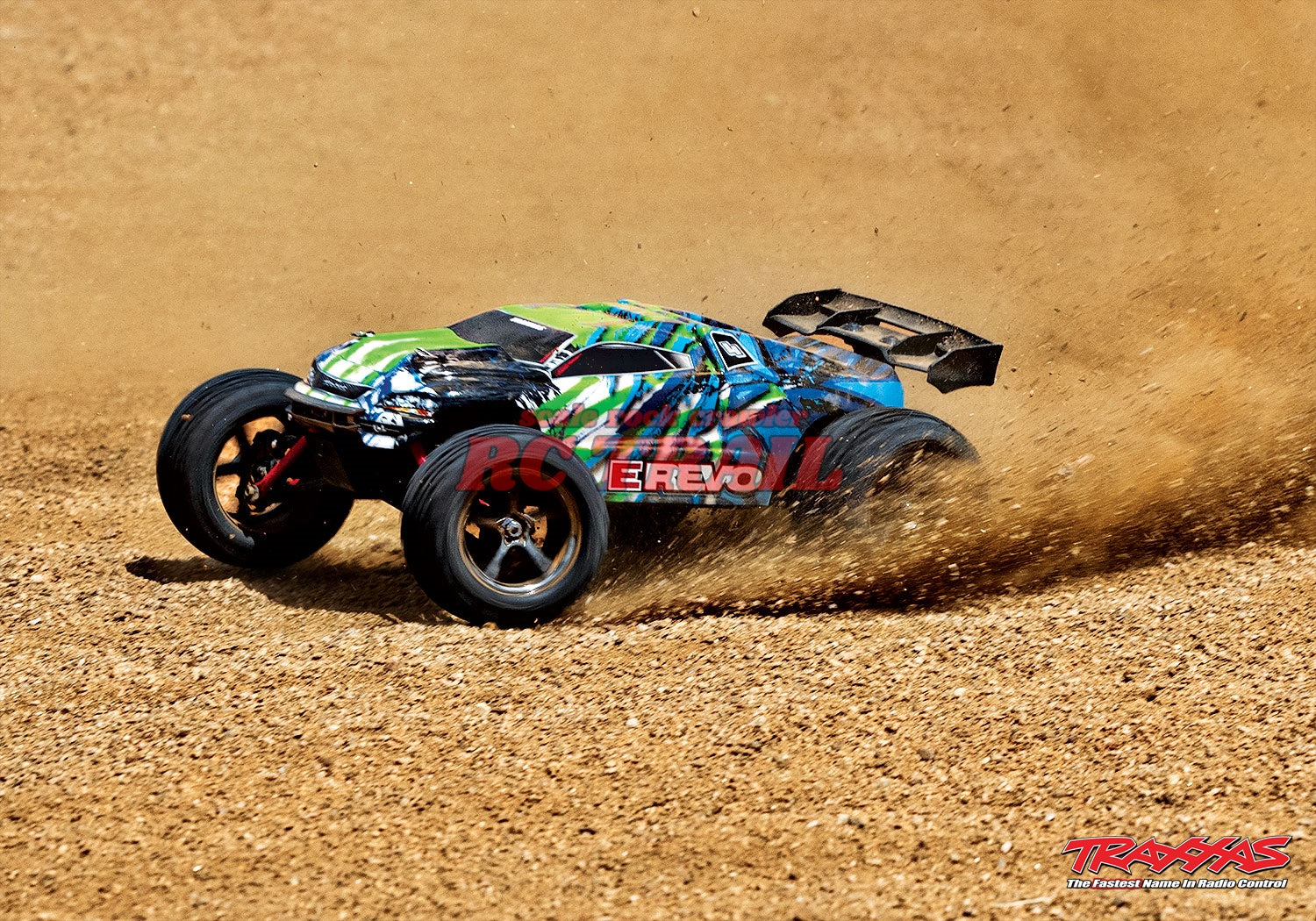 トラクサス E-Revo 1/16 4WD RTRトラック(グリーン)バッテリー+充電器付き 71054-1 - RCTRAIL