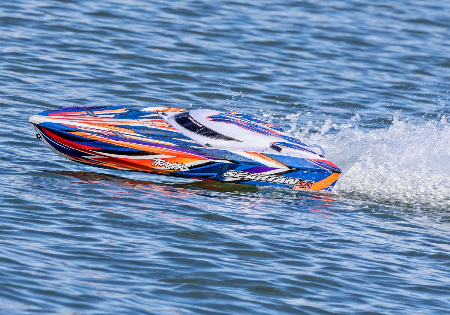 トラクサス スパルタンSR "高性能RTRレースボート、ブラシレス、TQ 2.4GHzプロポ、自動復元機能付き　103076-4　各色