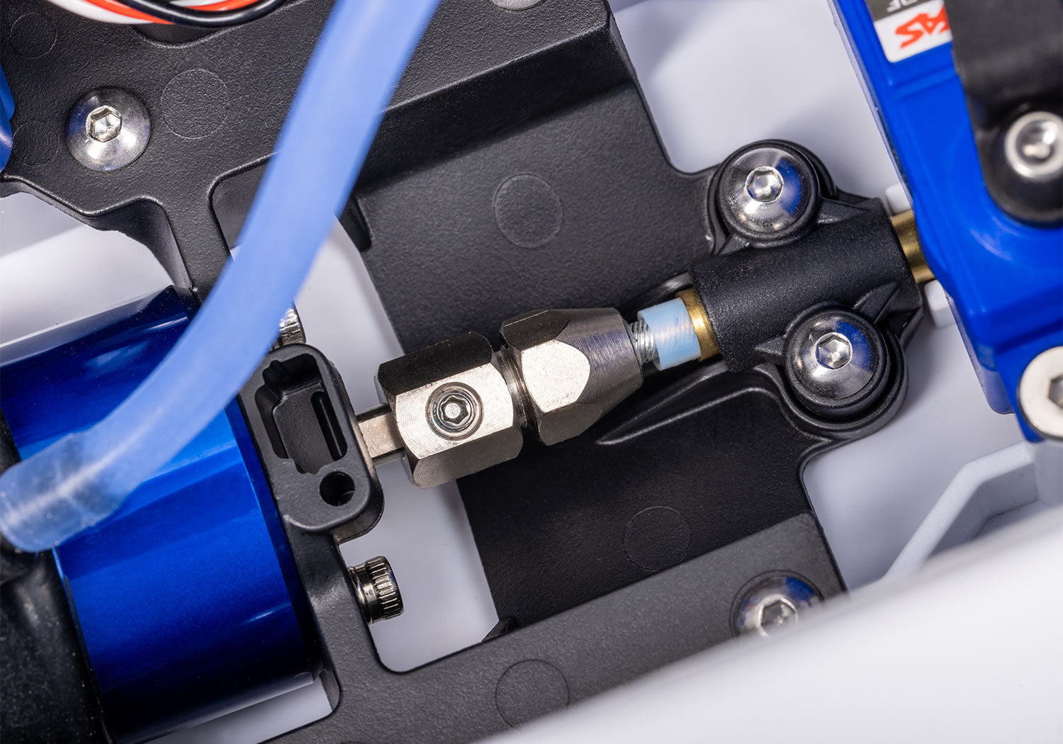 トラクサス スパルタンSR "高性能RTRレースボート、ブラシレス、TQ 2.4GHzプロポ、自動復元機能付き　103076-4　各色