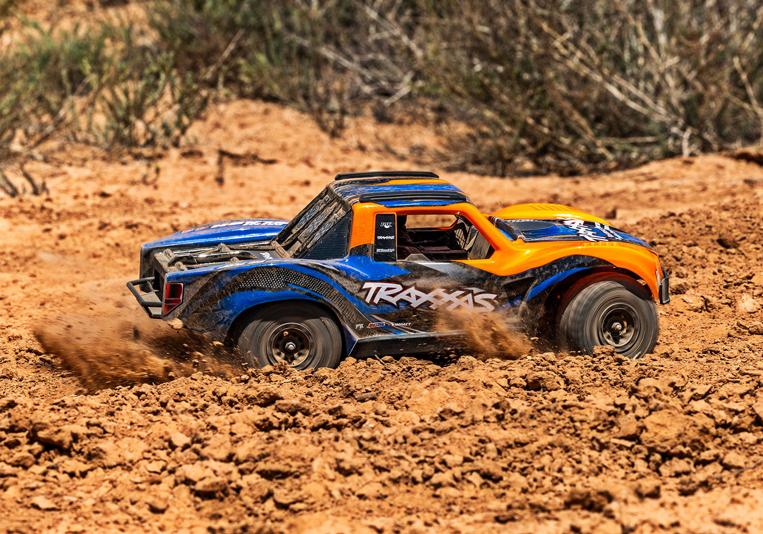 【新発売！予約販売・10月国内入荷予定！】トラクサス ミニスラッシュ4X4 108164-1各色