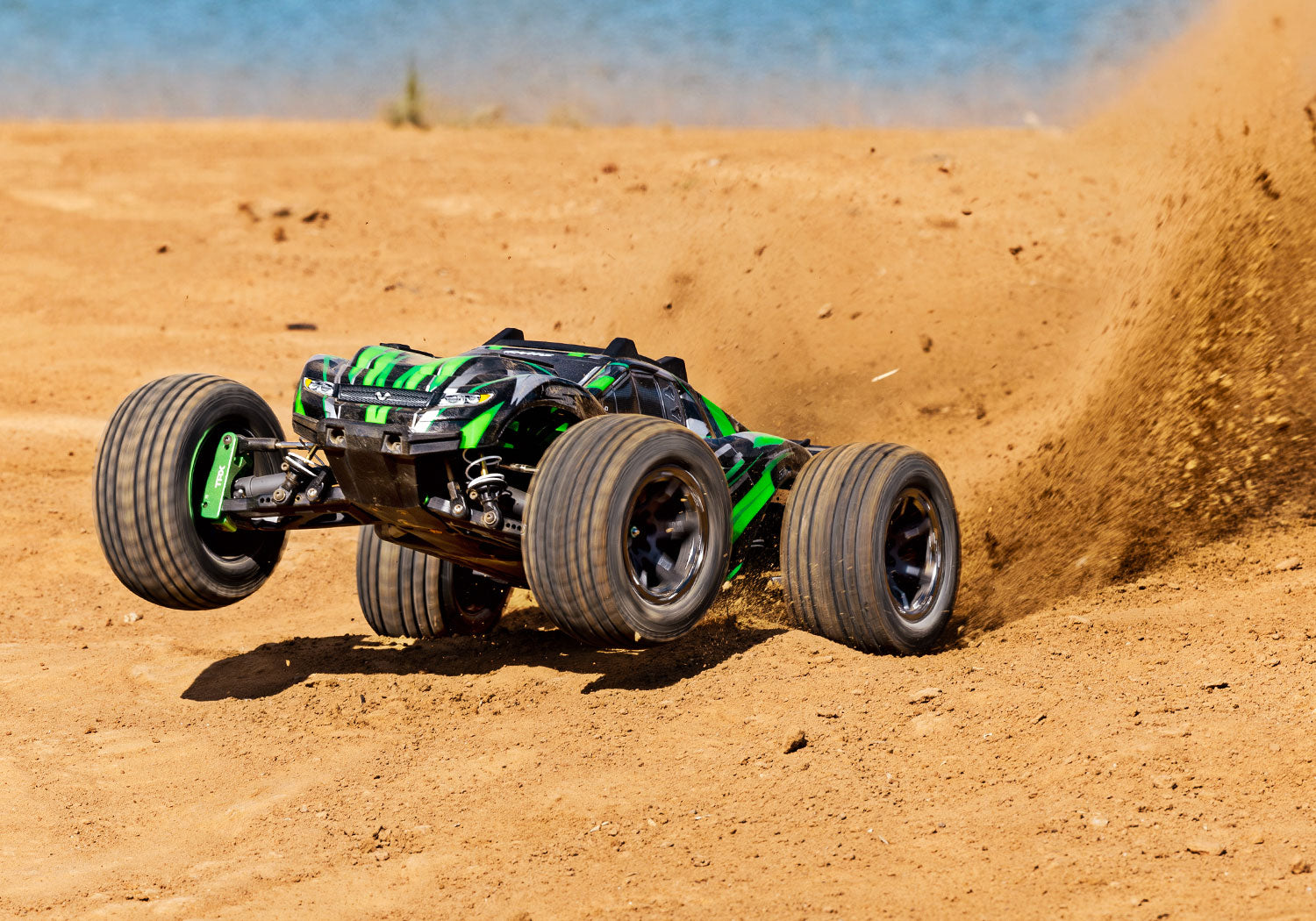 トラクサス ラストラー4X4アルティメット　67097-4