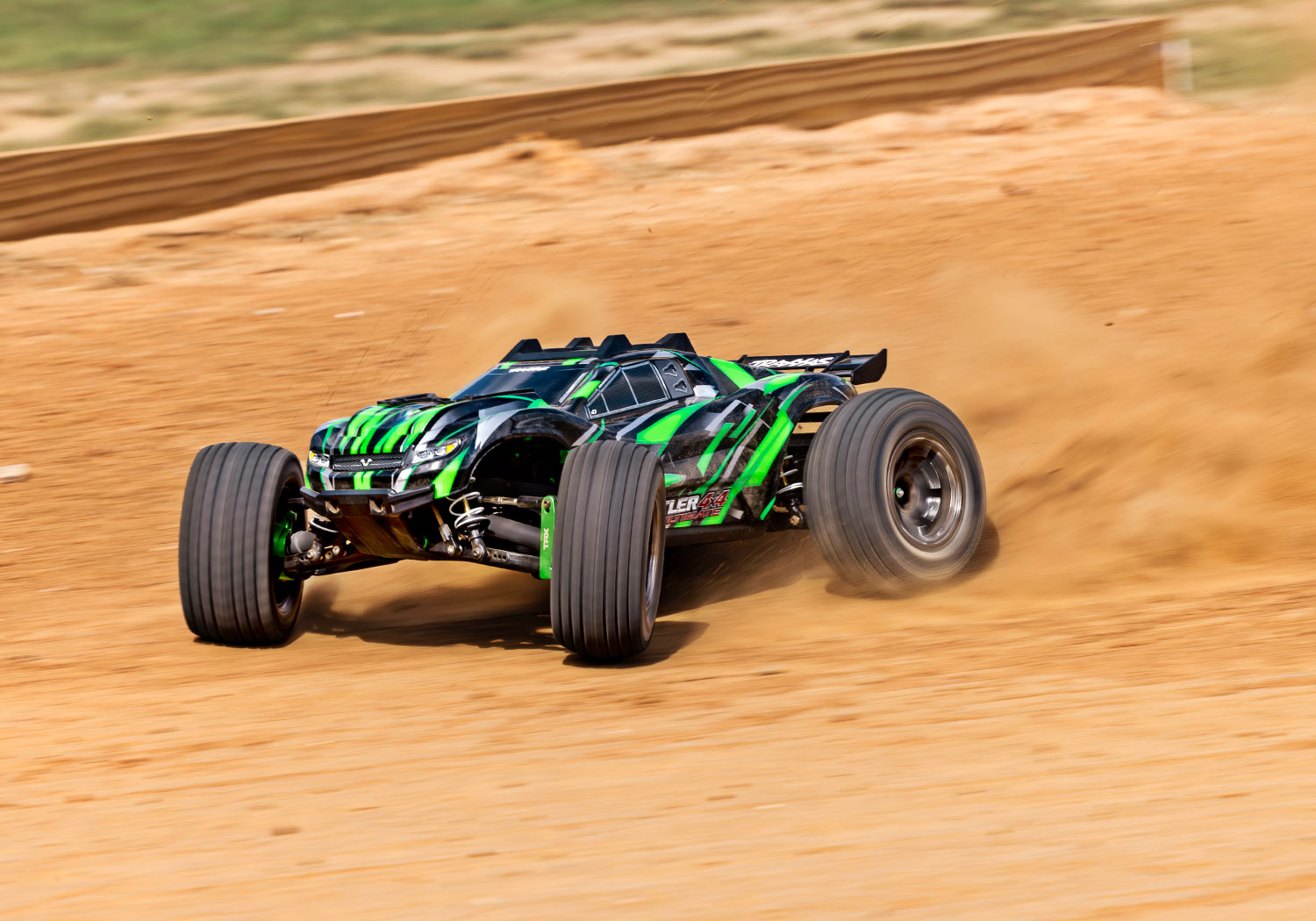 トラクサス ラストラー4X4アルティメット　67097-4