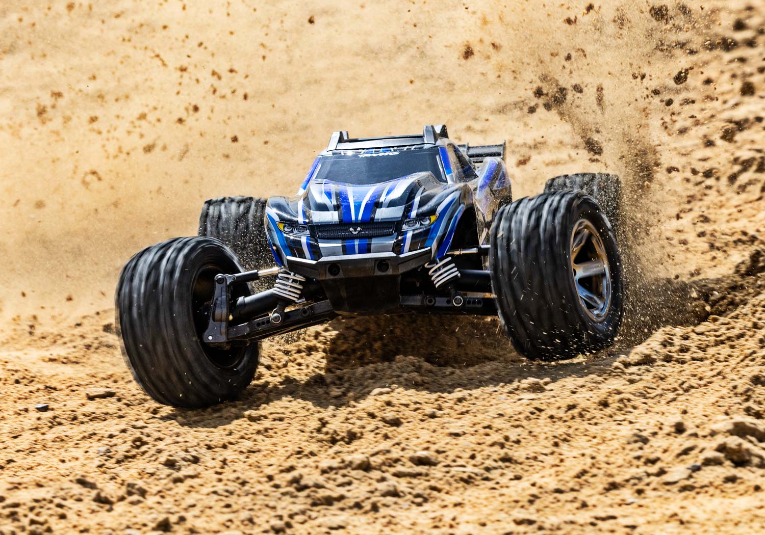トラクサス ラストラー 4X4 VXL 67376-4