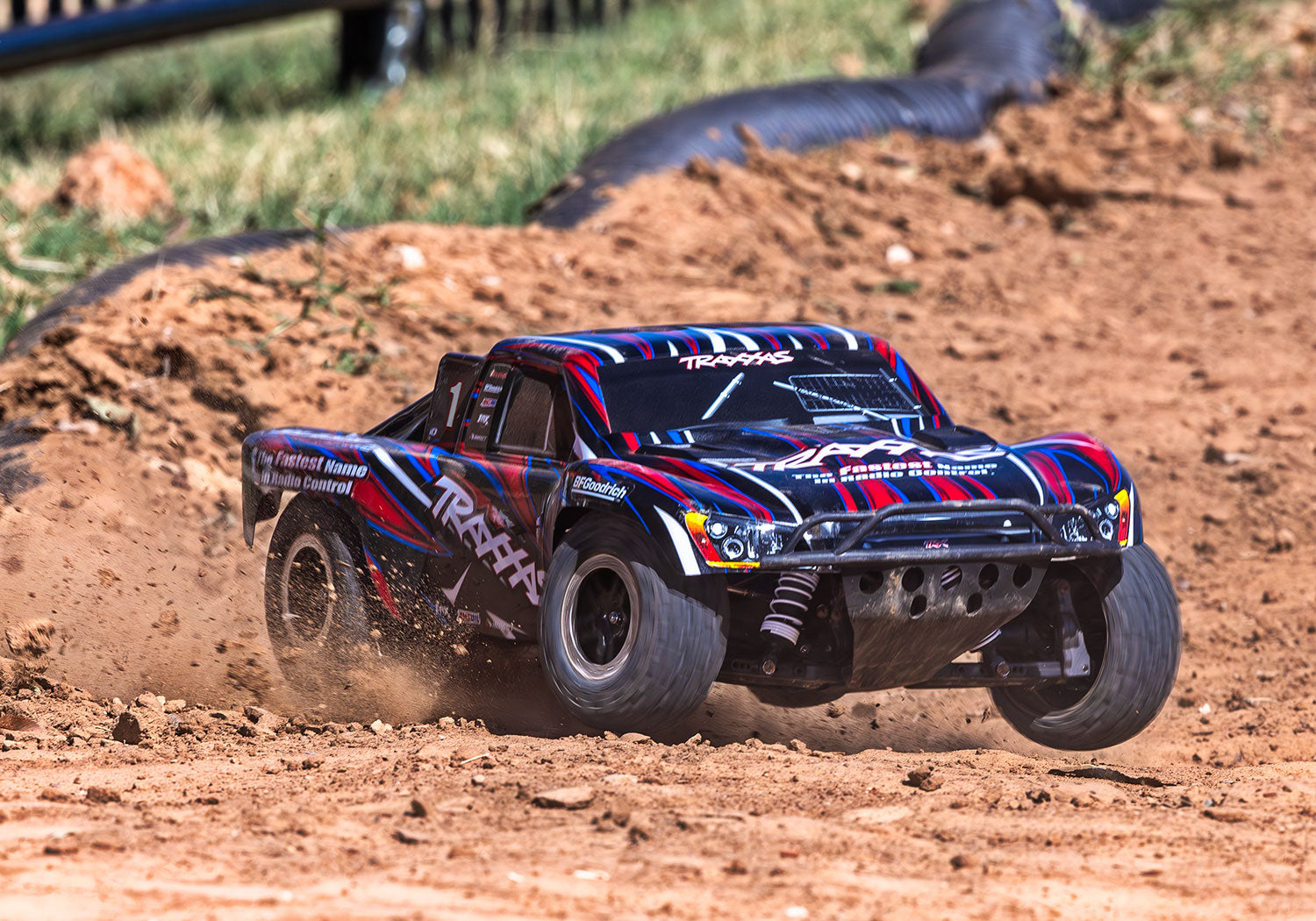 トラクサス　スラッシュ 4X4 VXL　68386-4