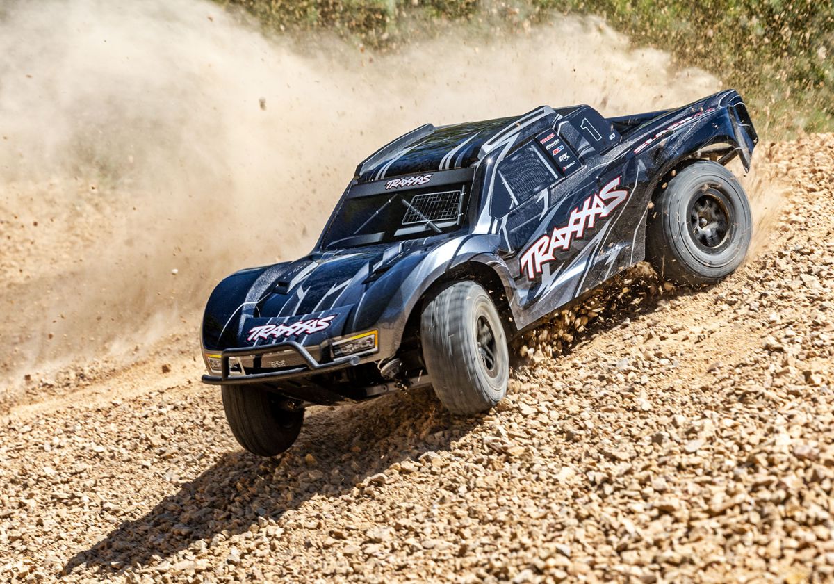 新型!トラクサス　スラッシュ　4X4　ブラシレス　68454-4　各色