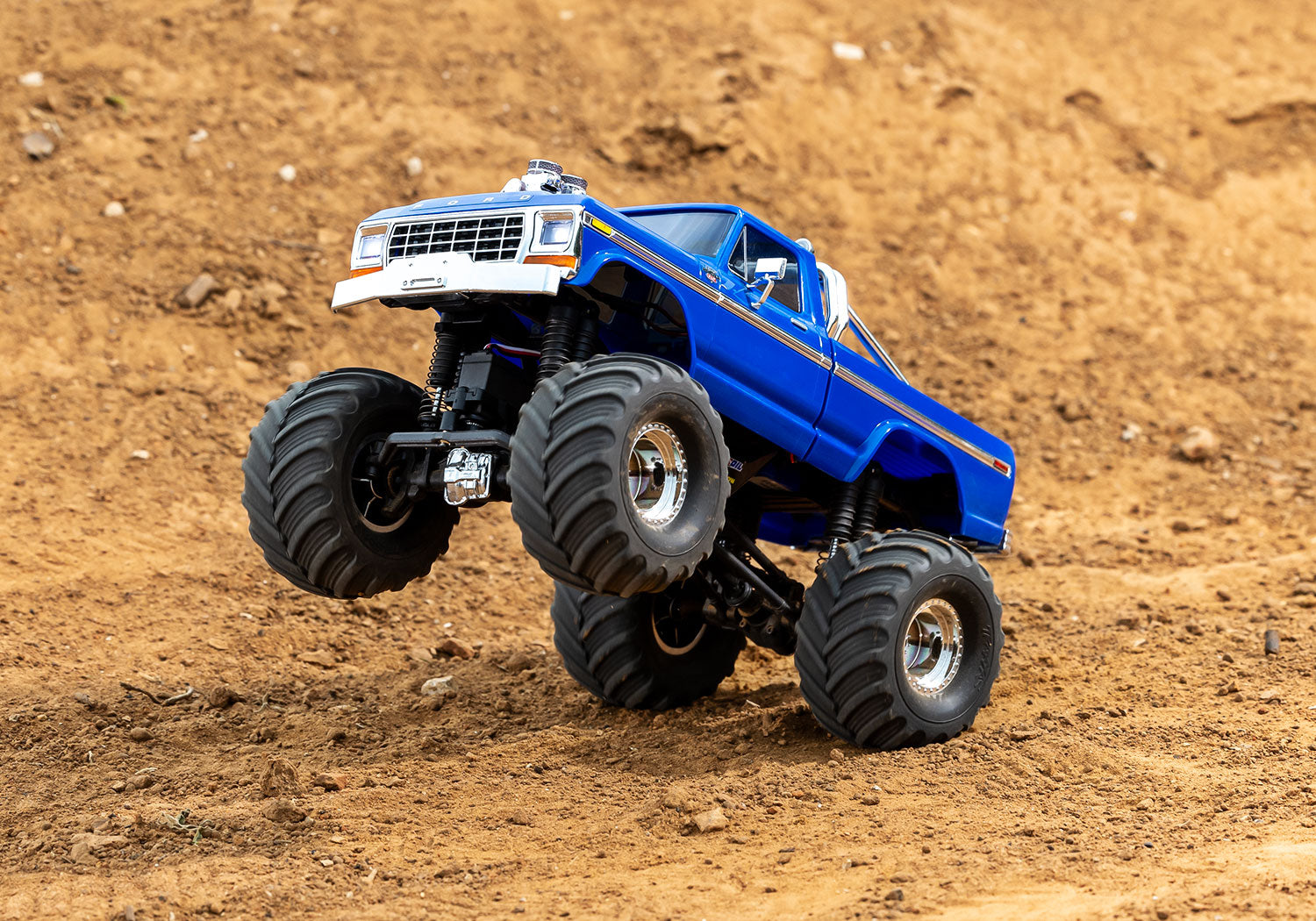 トラクサス　1/18　TRX4MT　シボレー　K10　モンスタートラック　98064-1　レッド