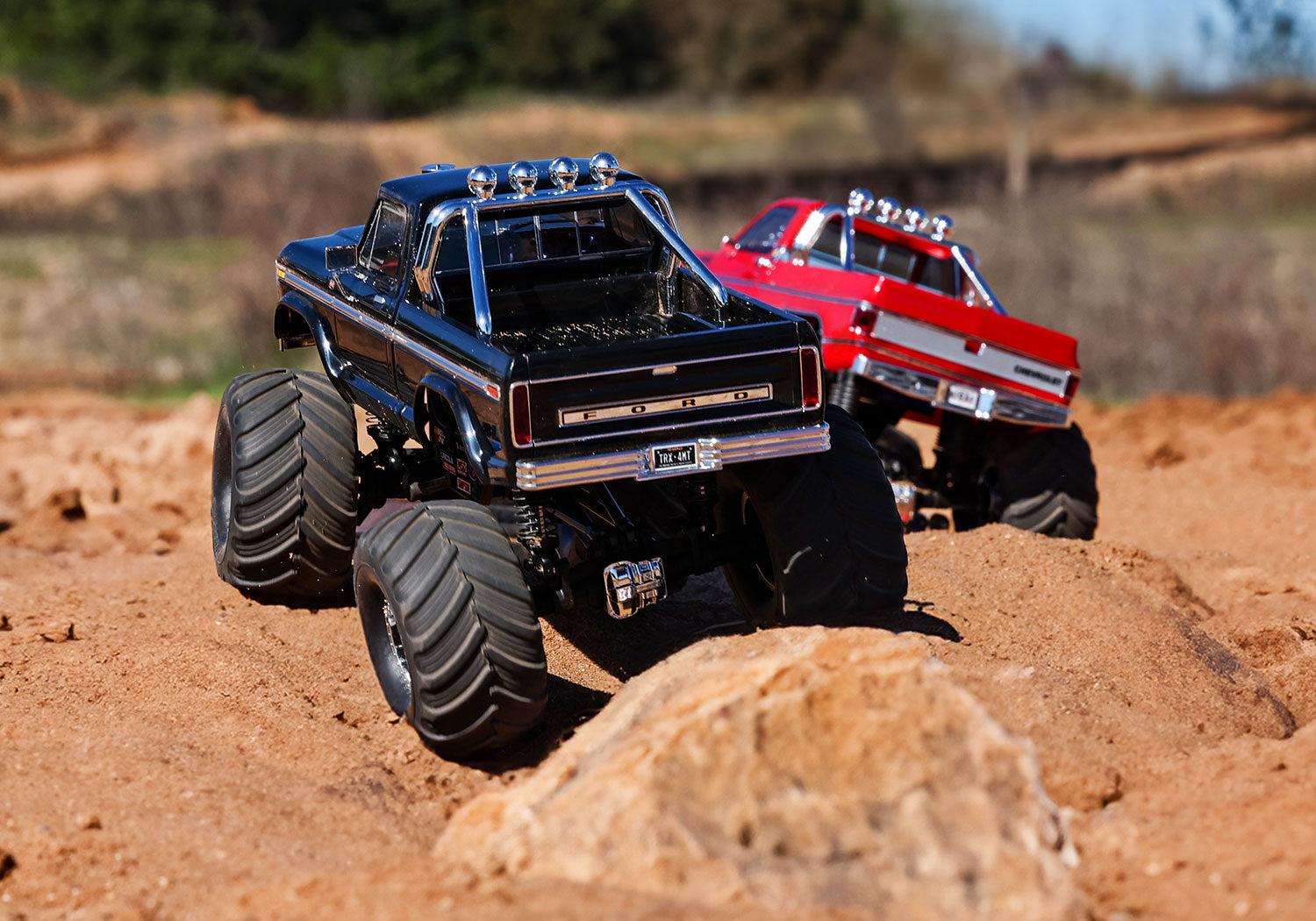 トラクサス　1/18　TRX4MT　シボレー　K10　モンスタートラック　98064-1　レッド