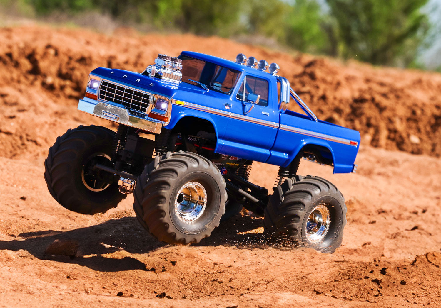 トラクサス　1/18　TRX4MT　シボレー　K10　モンスタートラック　98064-1　レッド