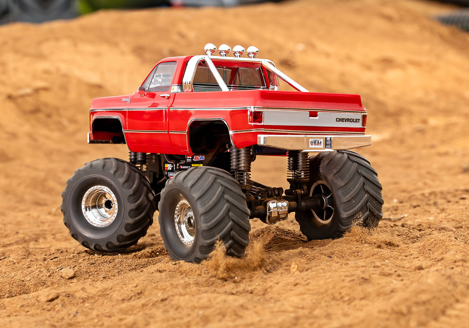 【早期予約特典付き】　5月下旬～6月上旬に入荷予定　トラクサス　1/18　TRX4MT　シボレー　K10　モンスタートラック　98064-1　レッド