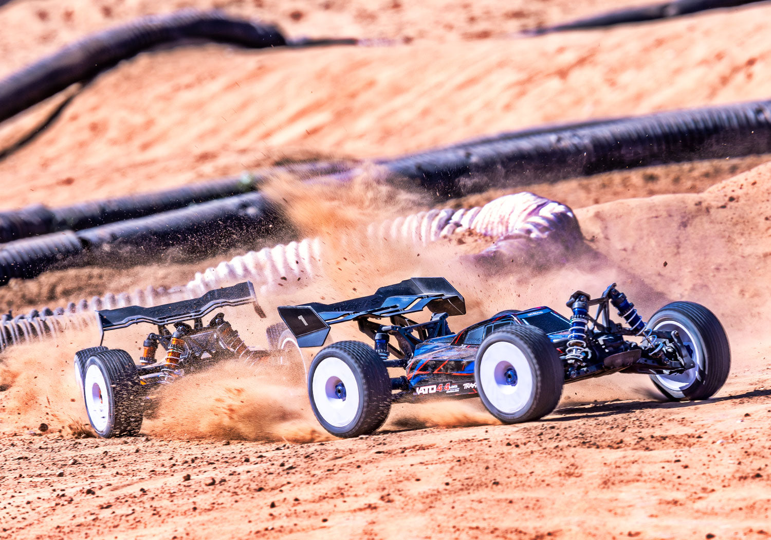 トラクサス　1/8 少し改造中です トラクサス 1/8 JATO 4X4 VXL 4sブラシレスモーター オフロード バギー