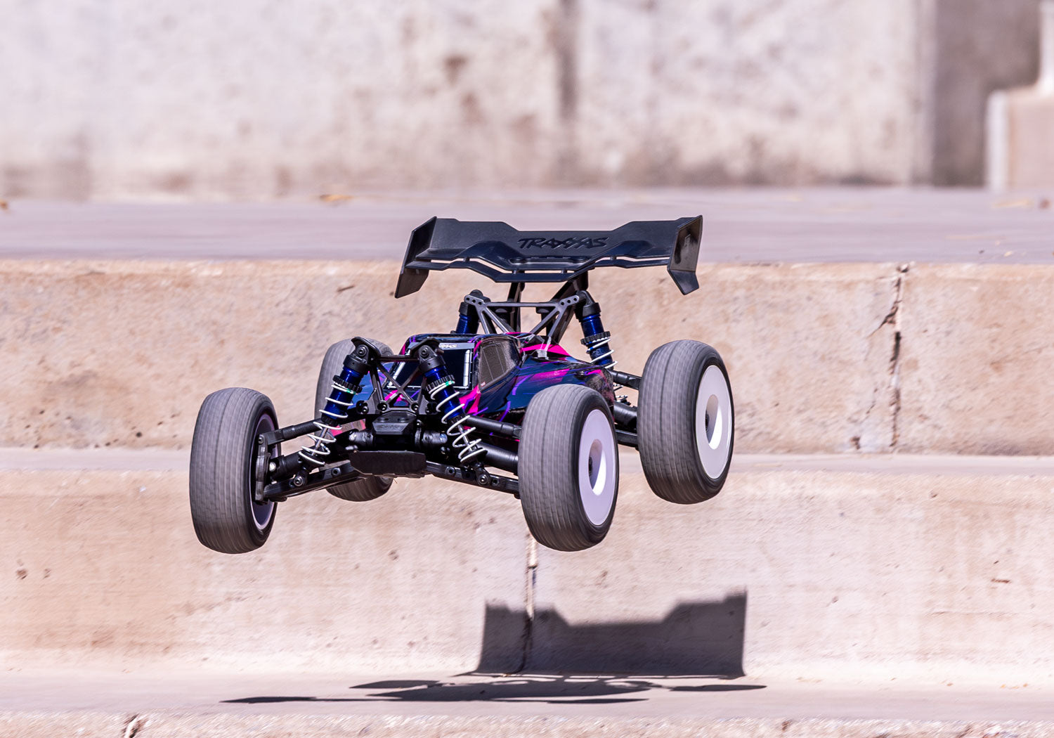 トラクサス 1/10 JATO  4X4 VXL 　4sブラシレスモーター　オフロード バギー　90386-4