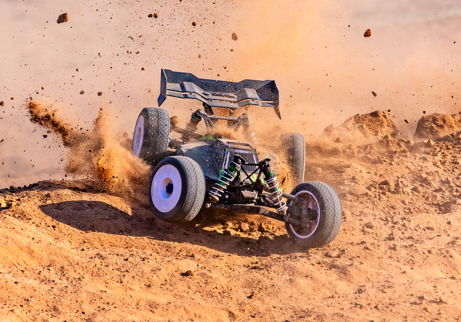 トラクサス 1/10 JATO  4X4 VXL 　4sブラシレスモーター　オフロード バギー　90386-4
