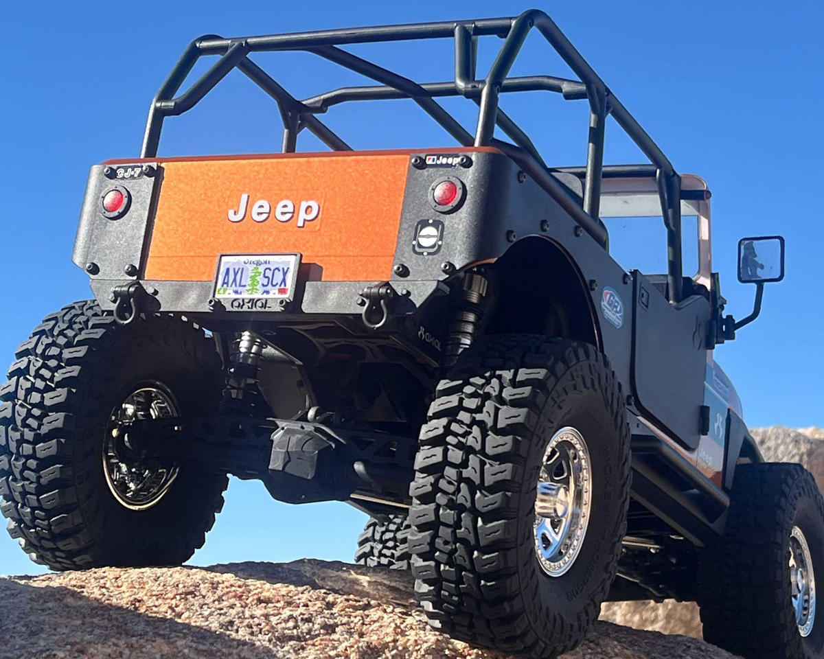 アキシャル 1/10 SCX10 III ジープ CJ-7 4WD ブラシ付き RTR、コッパー