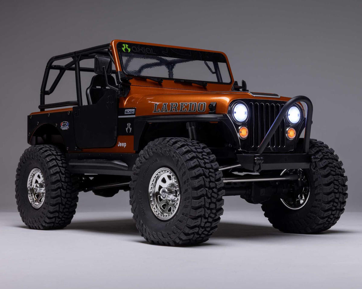 アキシャル 1/10 SCX10 III ジープ CJ-7 4WD ブラシ付き RTR、コッパー - RCTRAIL